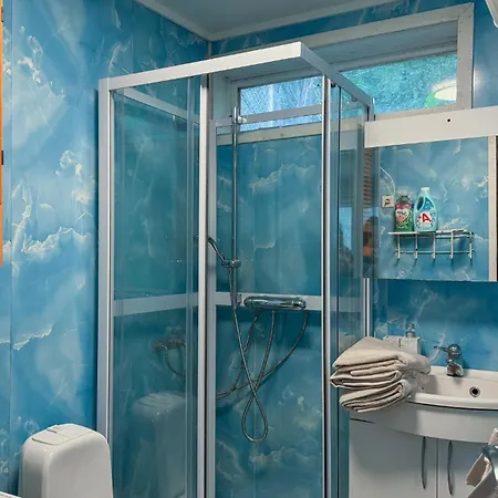 2 Bedroom Pet Friendly In Apartment *