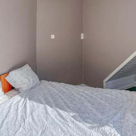 2 Bedroom Pet Friendly In Apartment Oldervik